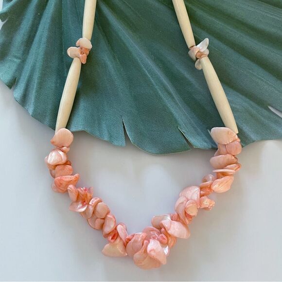Vintage Pink Mother of Pearl Shell Necklace - Picture 2 of 4